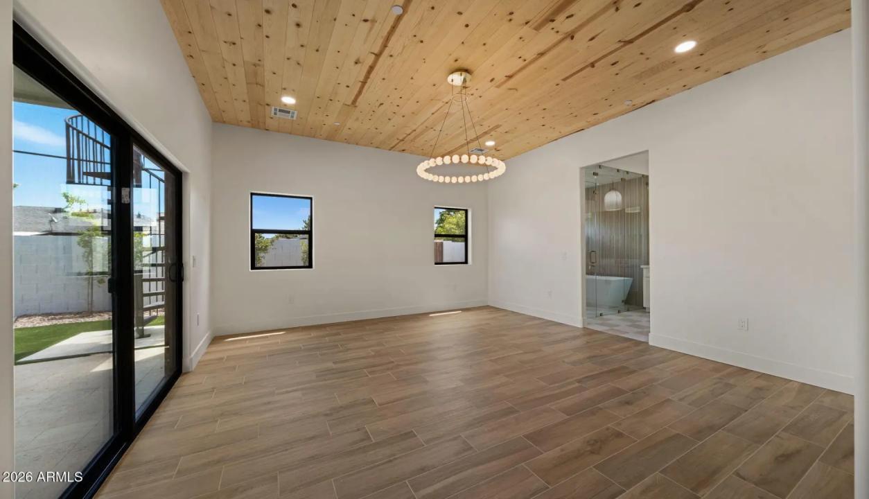 Real Estate Picture 16
