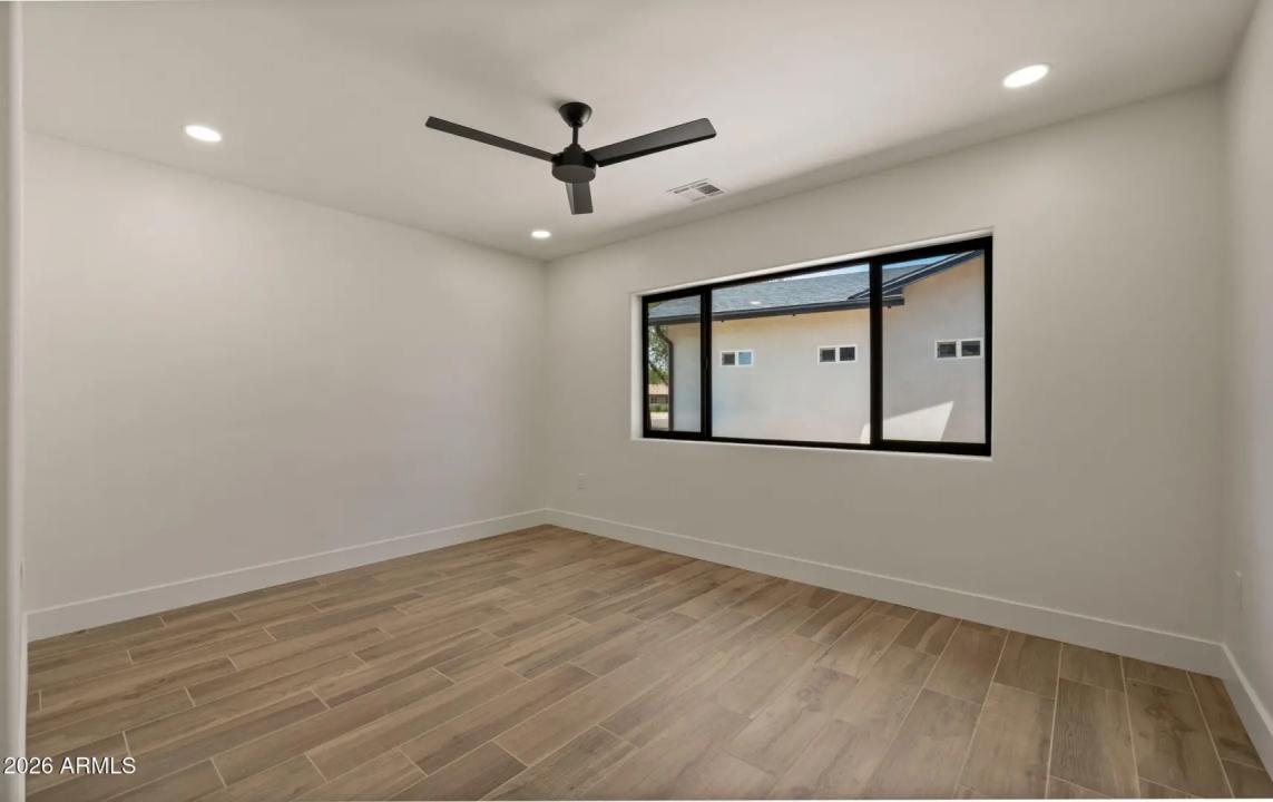 Real Estate Picture 33
