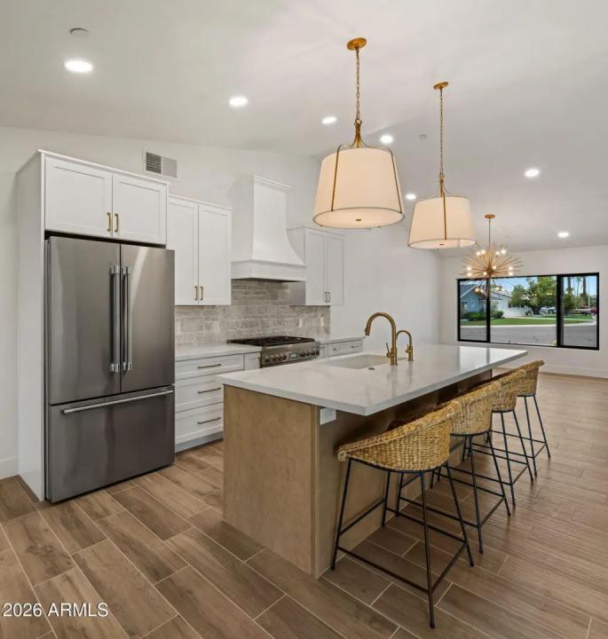 Real Estate Picture 8
