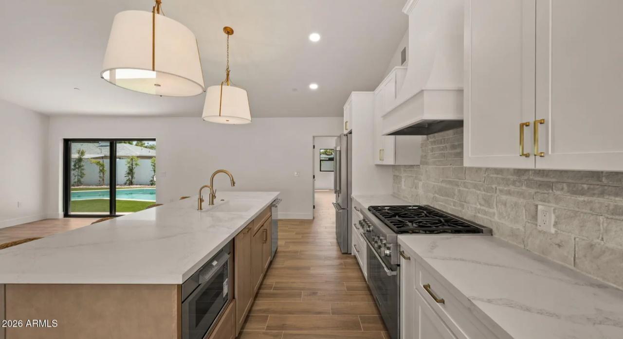Real Estate Picture 7