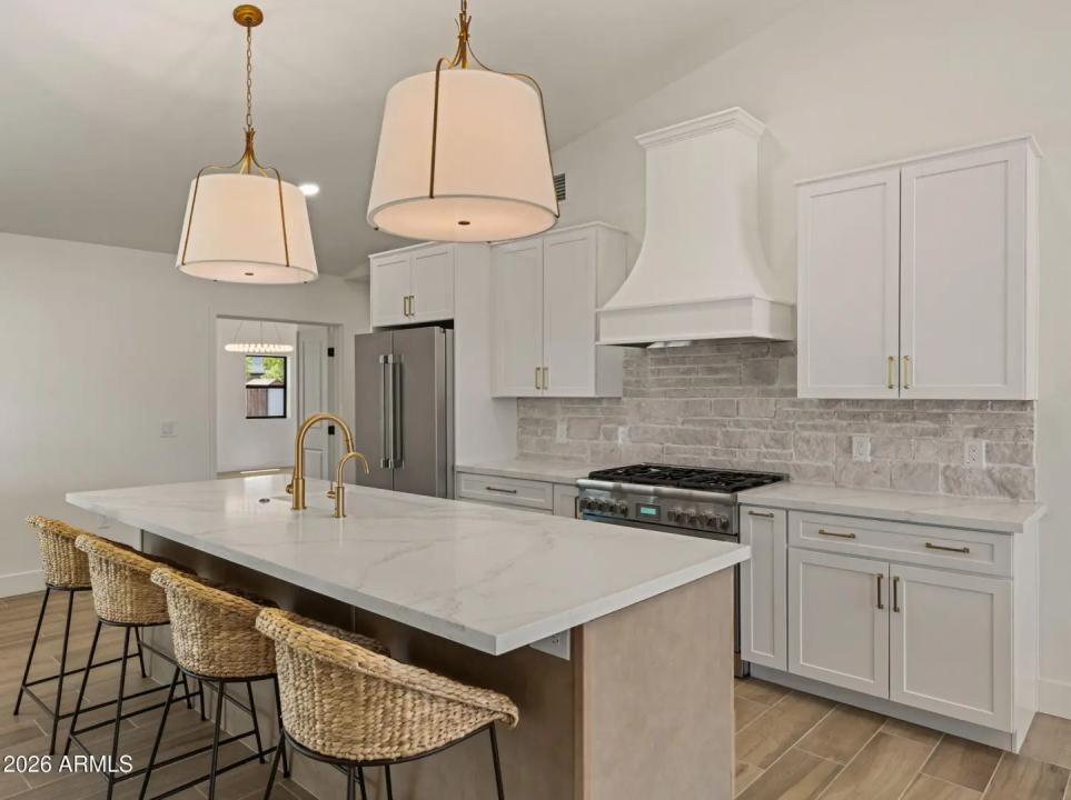 Real Estate Picture 6