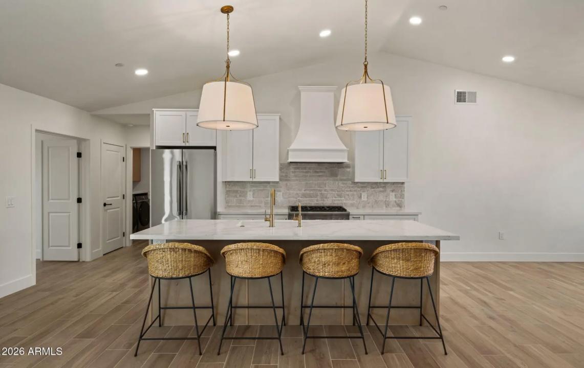 Real Estate Picture 5