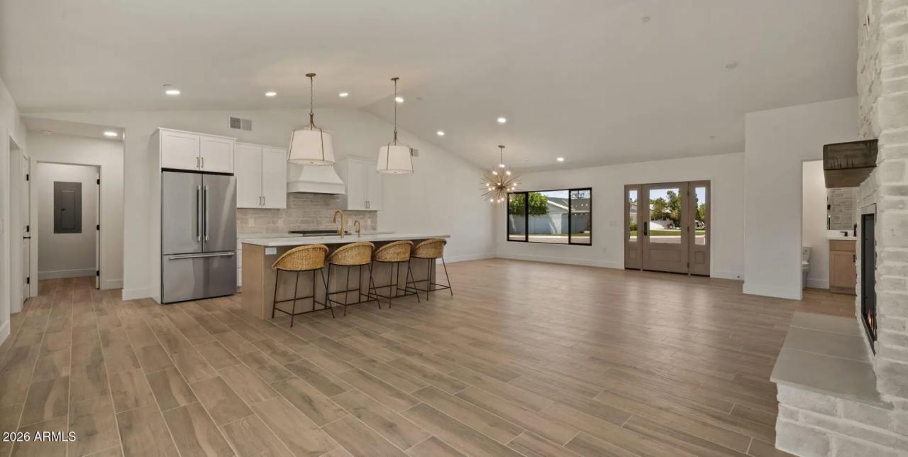 Real Estate Picture 4