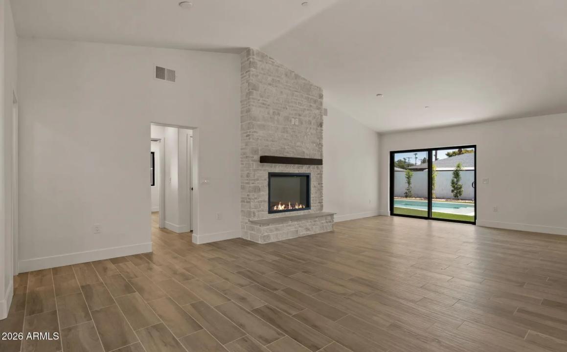 Real Estate Picture 13
