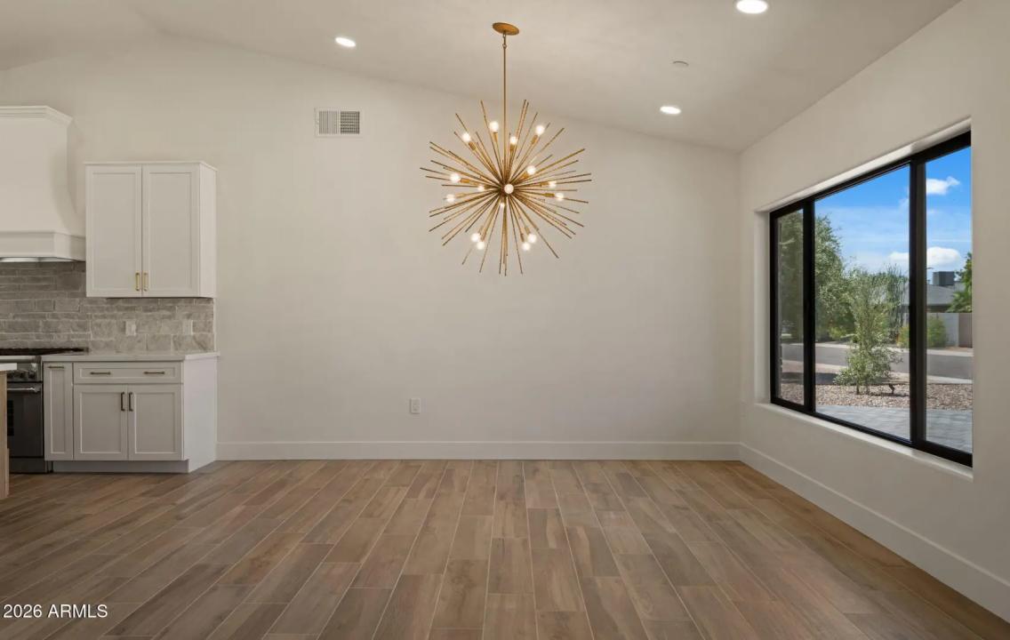 Real Estate Picture 9