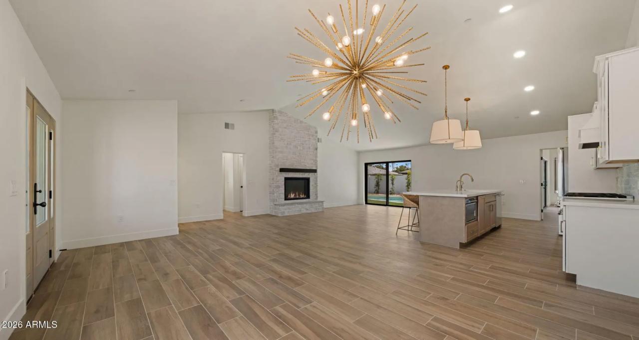 Real Estate Picture 14