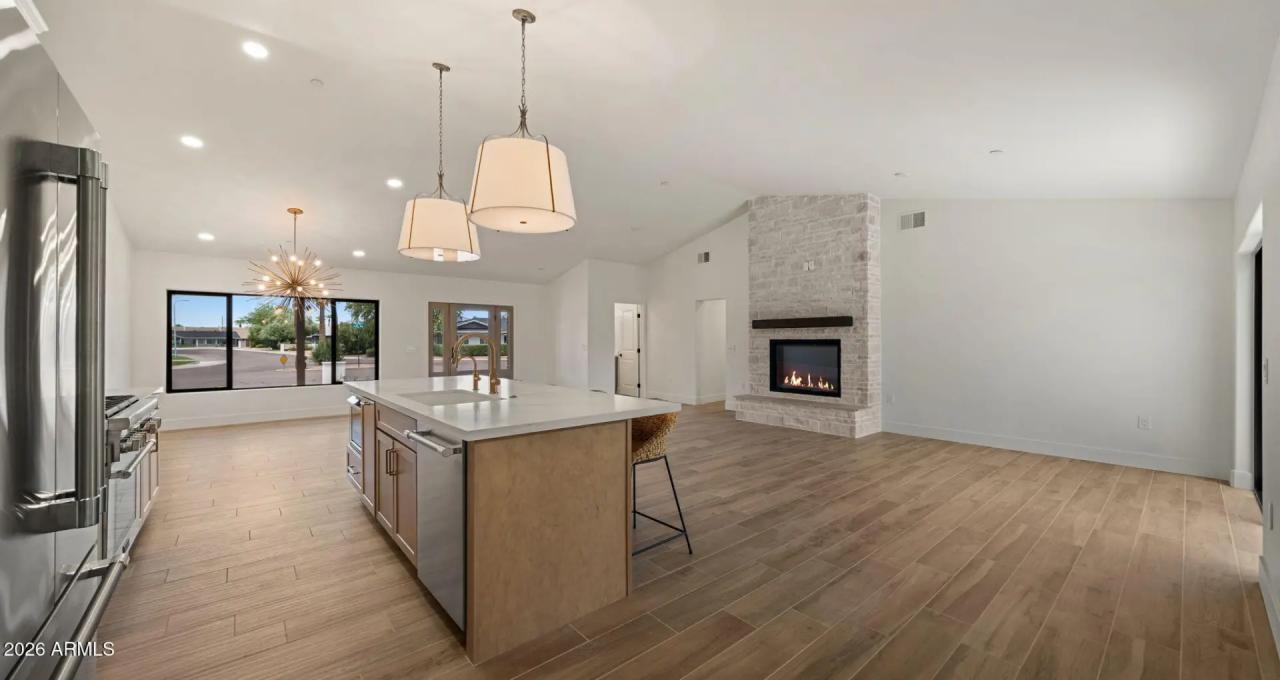 Real Estate Picture 10