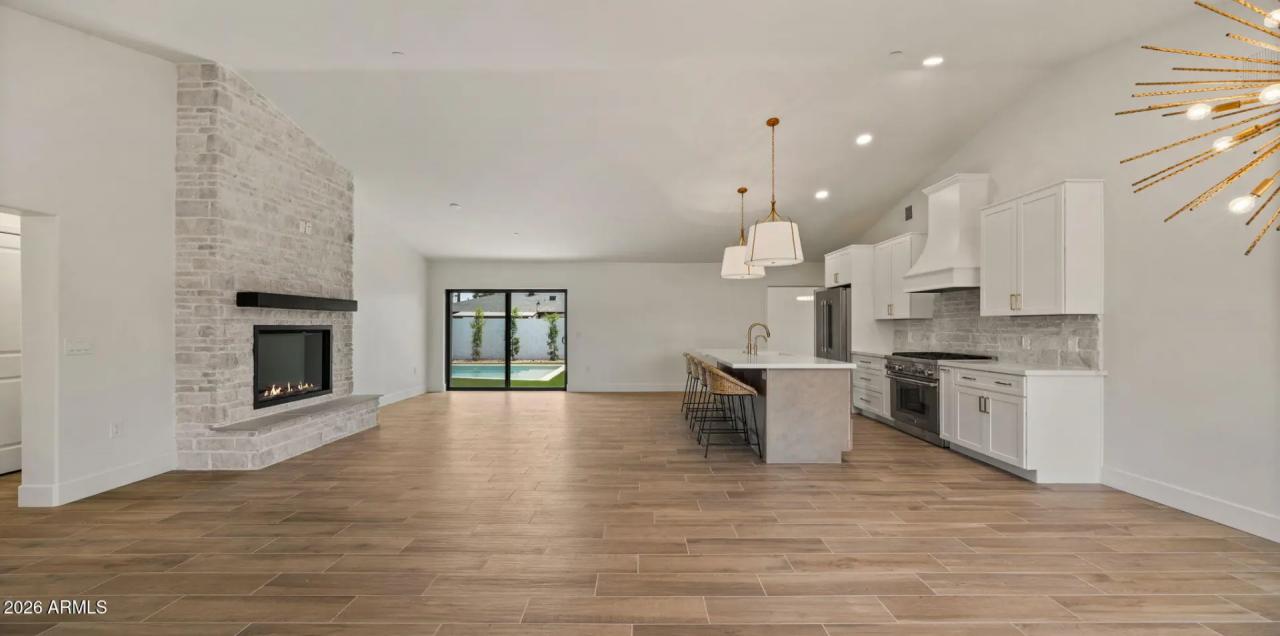 Real Estate Picture 3