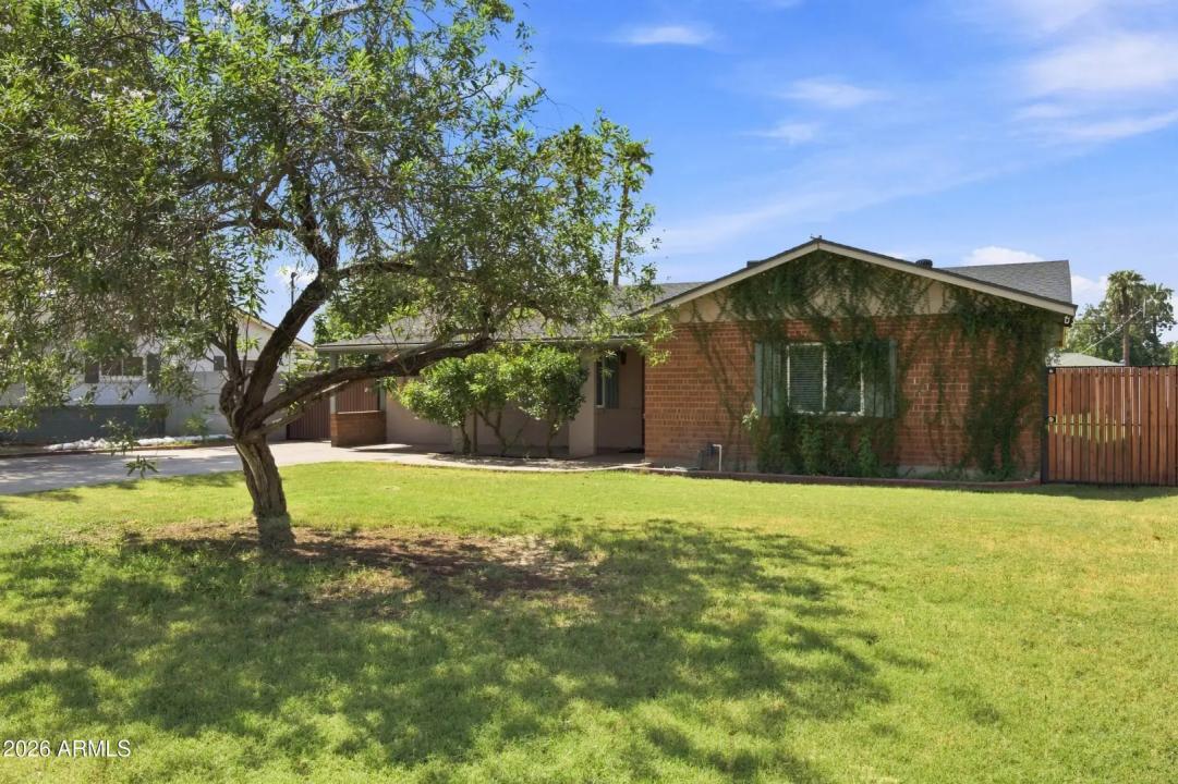 Real Estate Picture 3