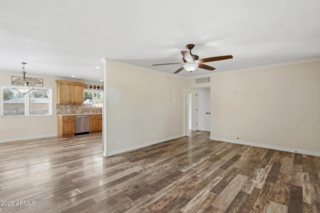 Real Estate Picture 9