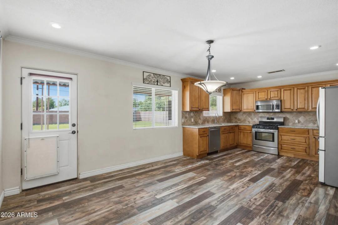 Real Estate Picture 6