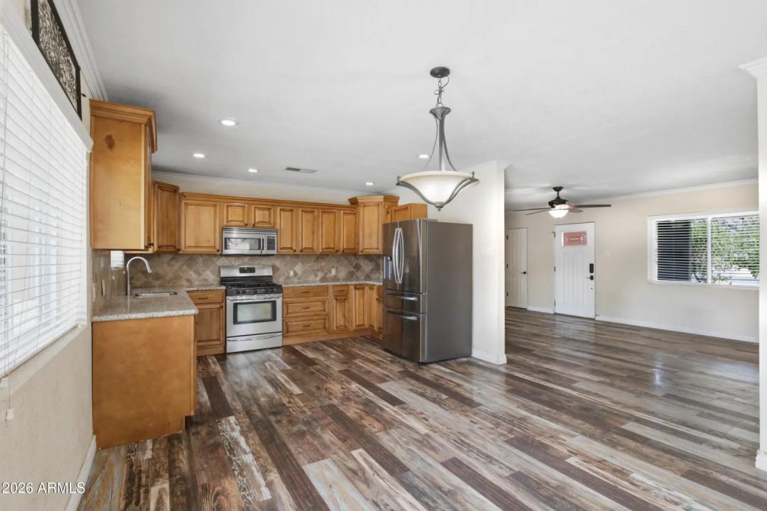 Real Estate Picture 5