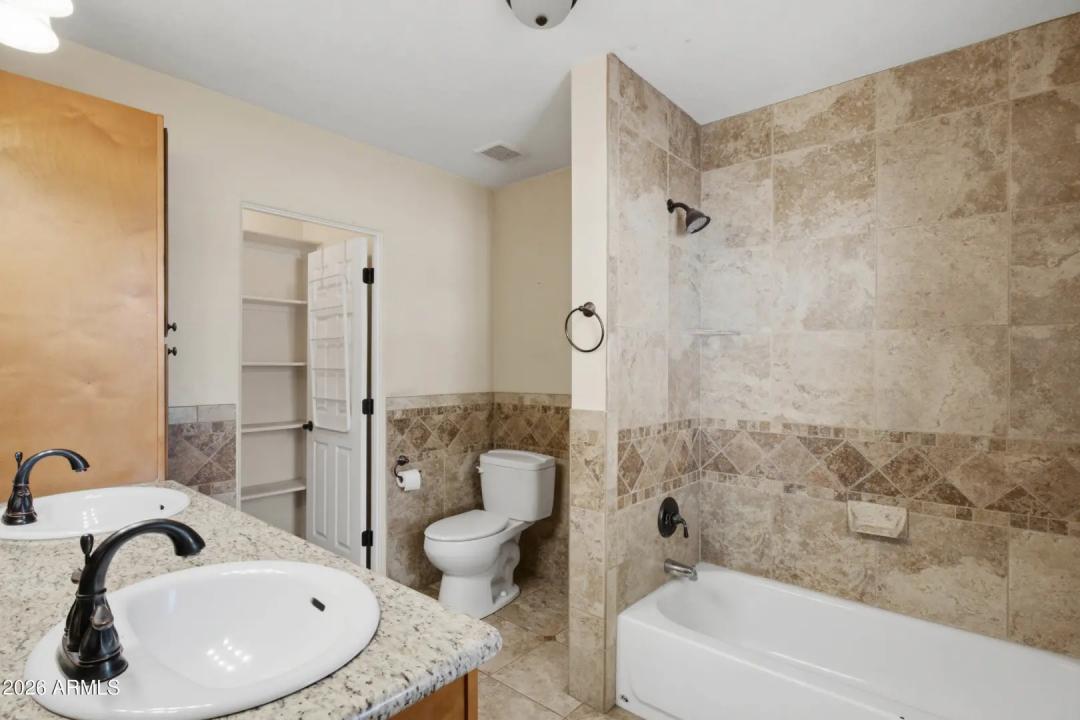 Real Estate Picture 14