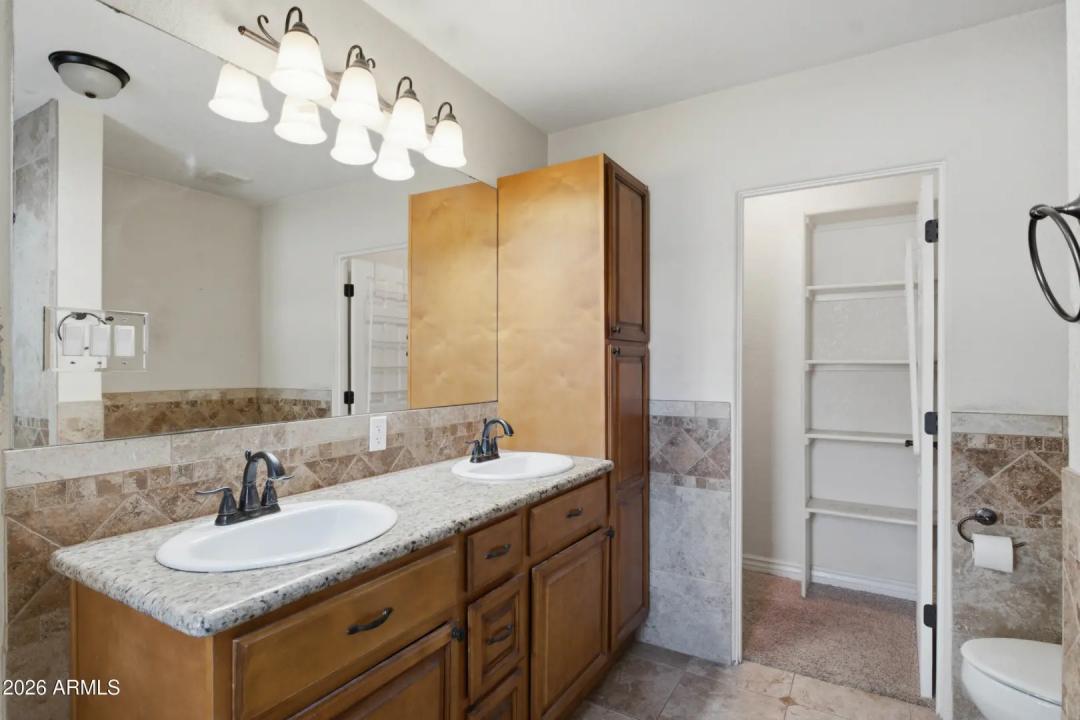 Real Estate Picture 13