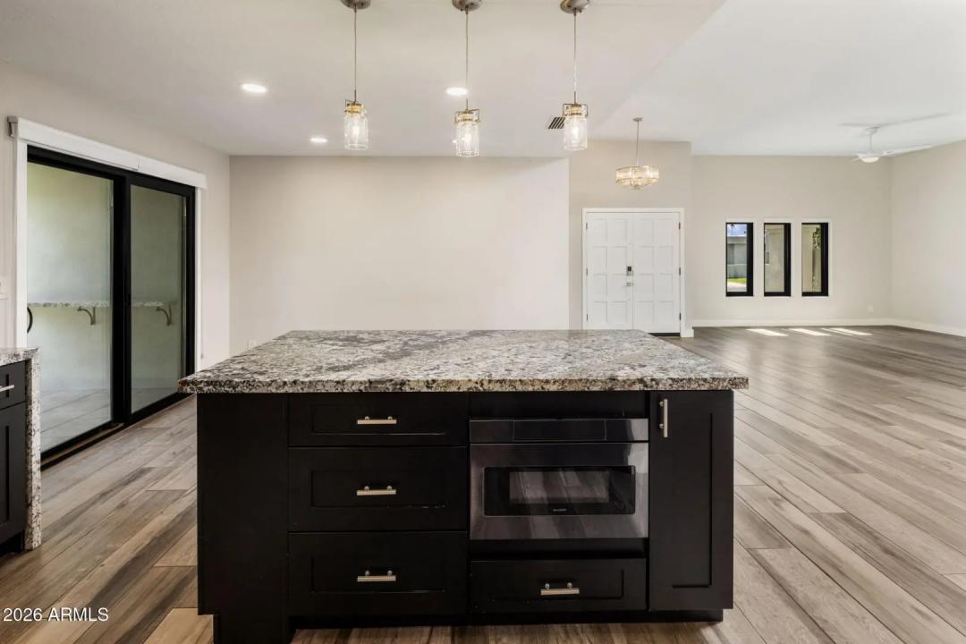 Real Estate Picture 12