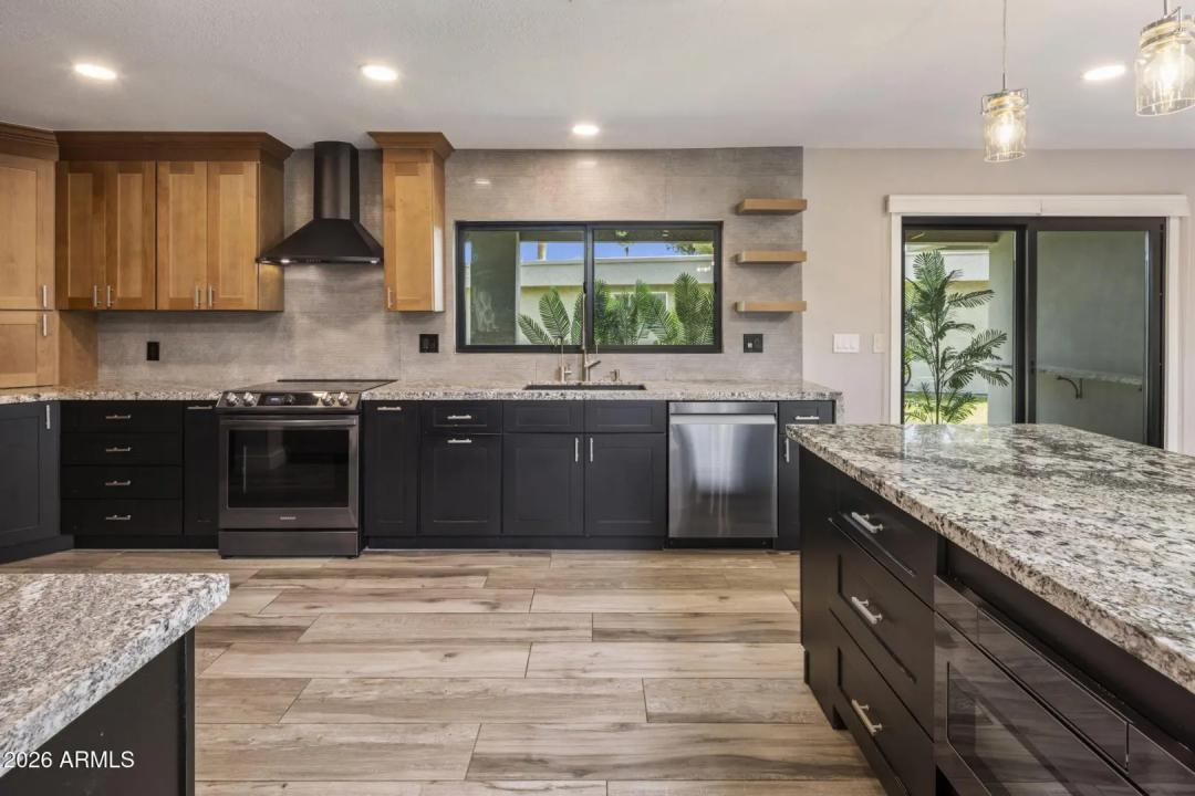 Real Estate Picture 8