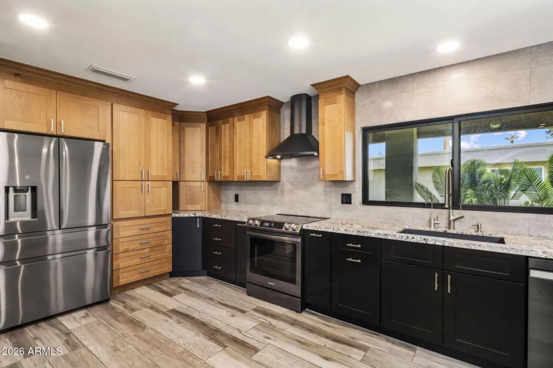 Real Estate Picture 9