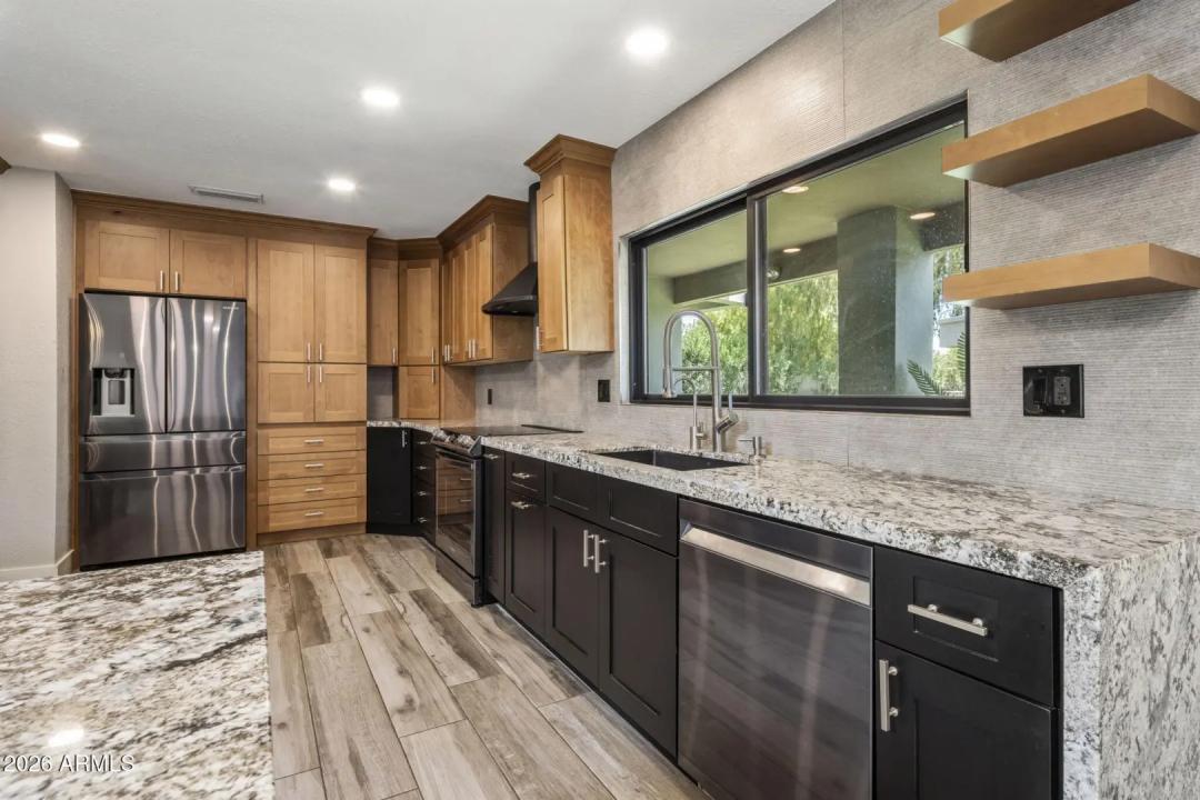 Real Estate Picture 6