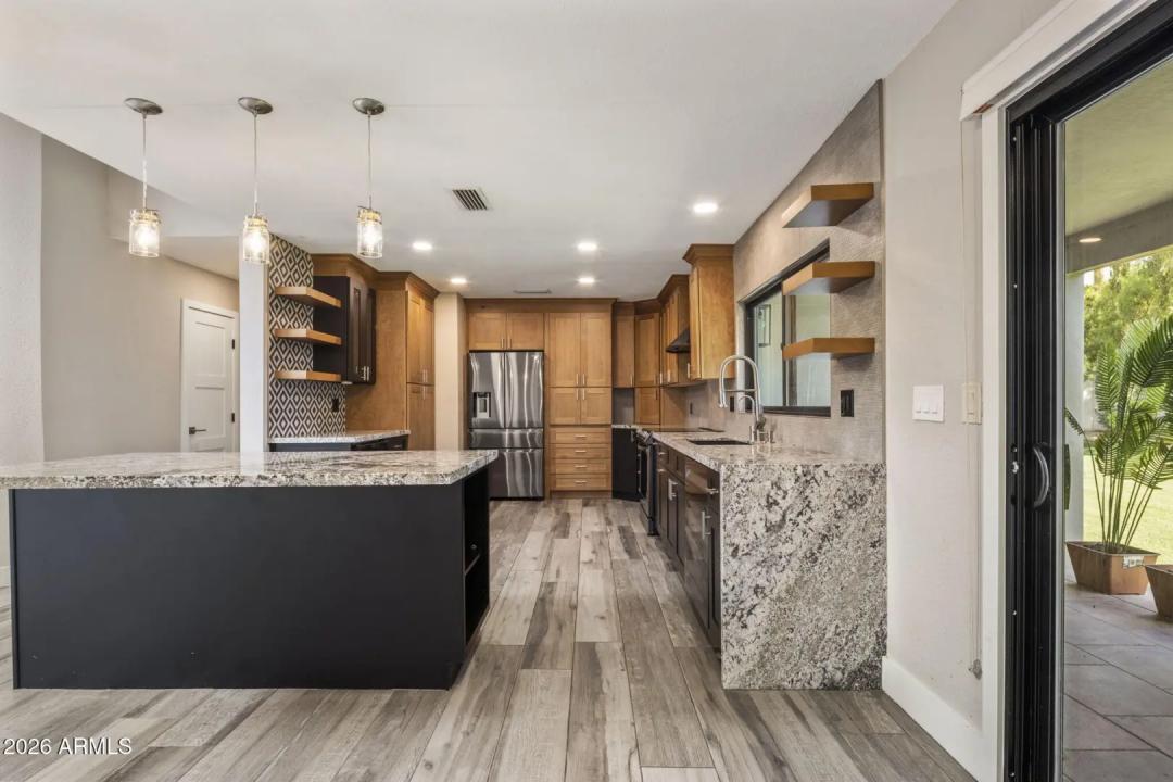 Real Estate Picture 11