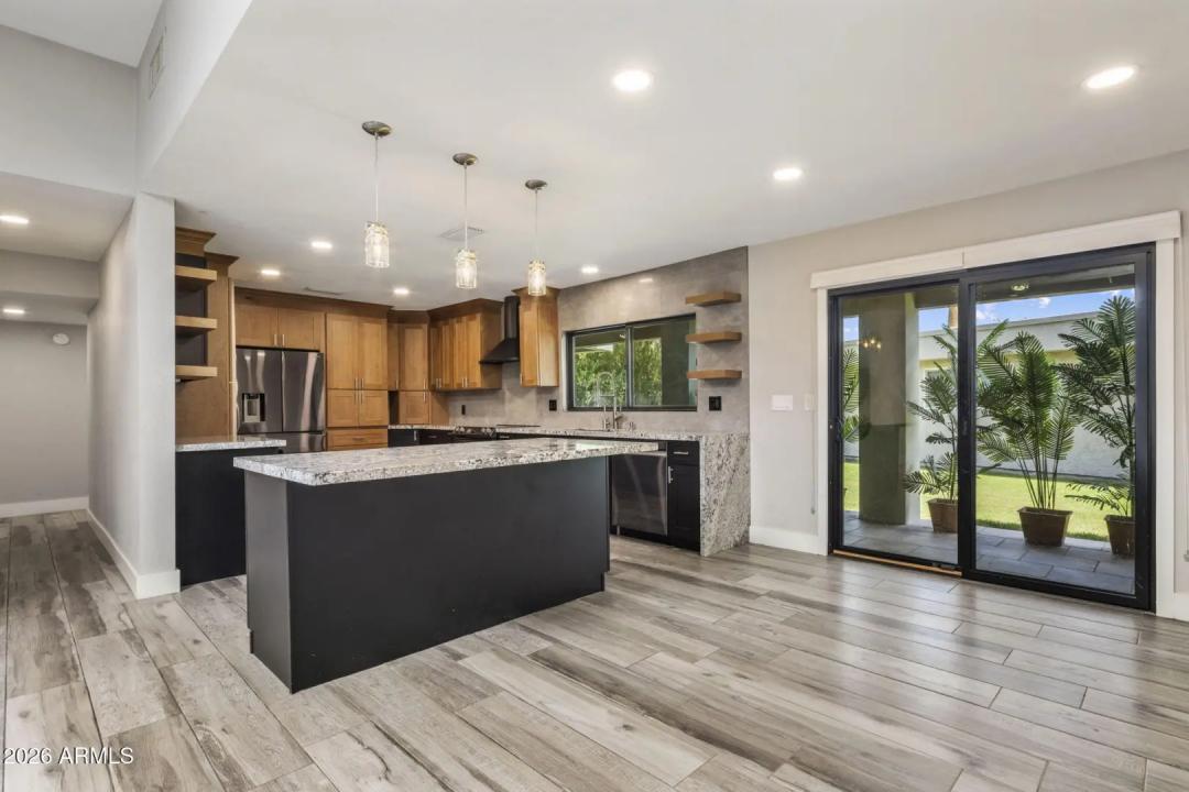 Real Estate Picture 5