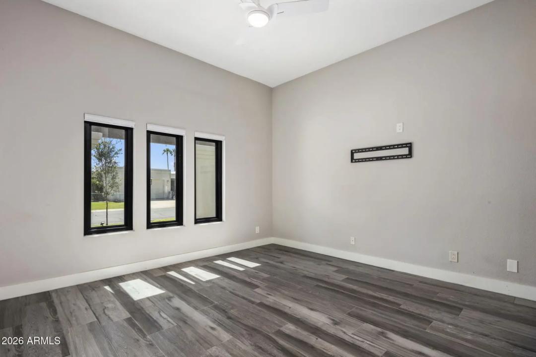 Real Estate Picture 19