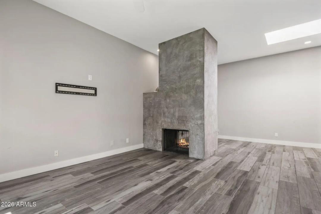 Real Estate Picture 3