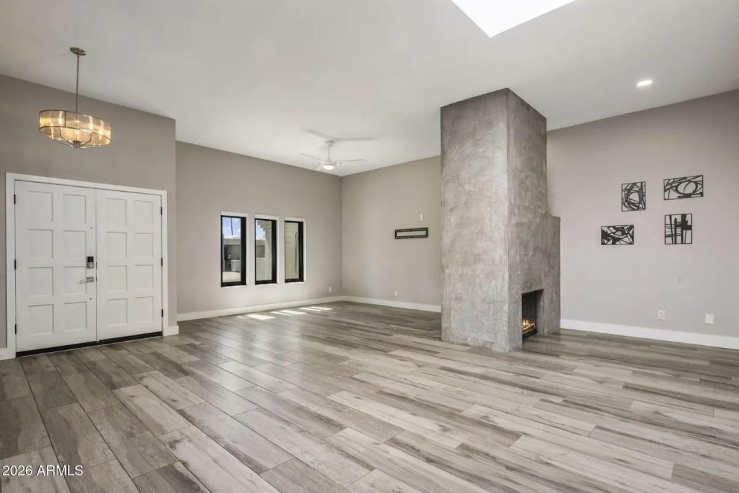 Real Estate Picture 4
