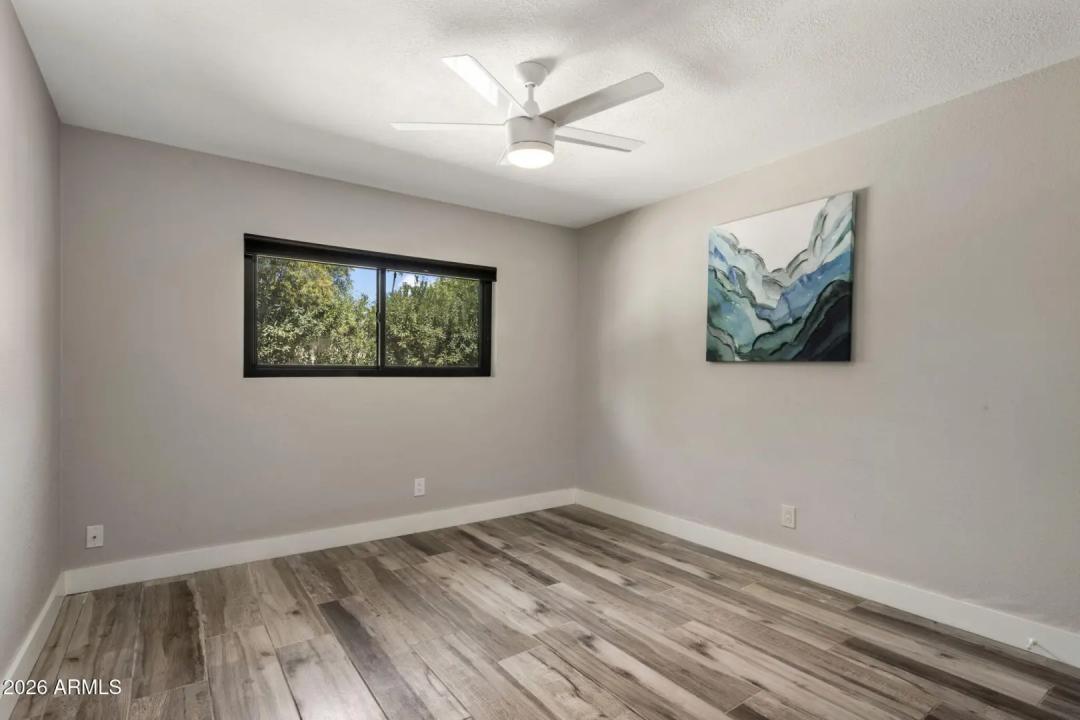 Real Estate Picture 22