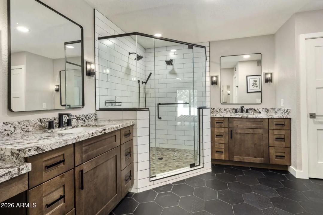 Real Estate Picture 15