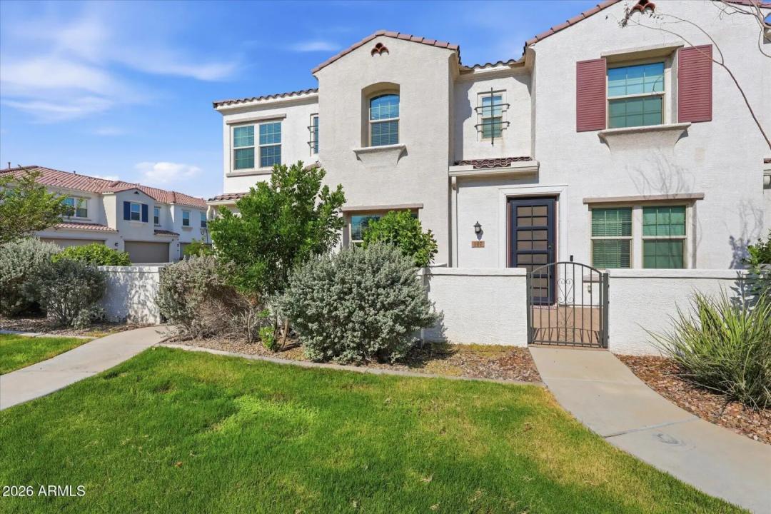 Real Estate Picture 50