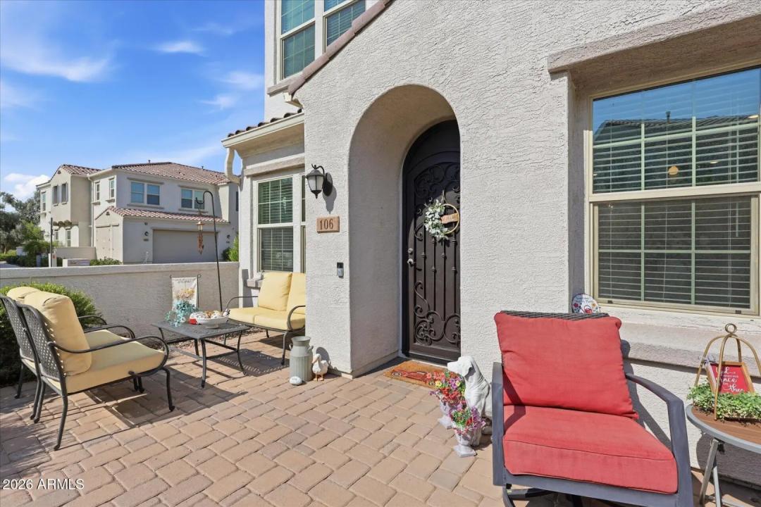 Real Estate Picture 4