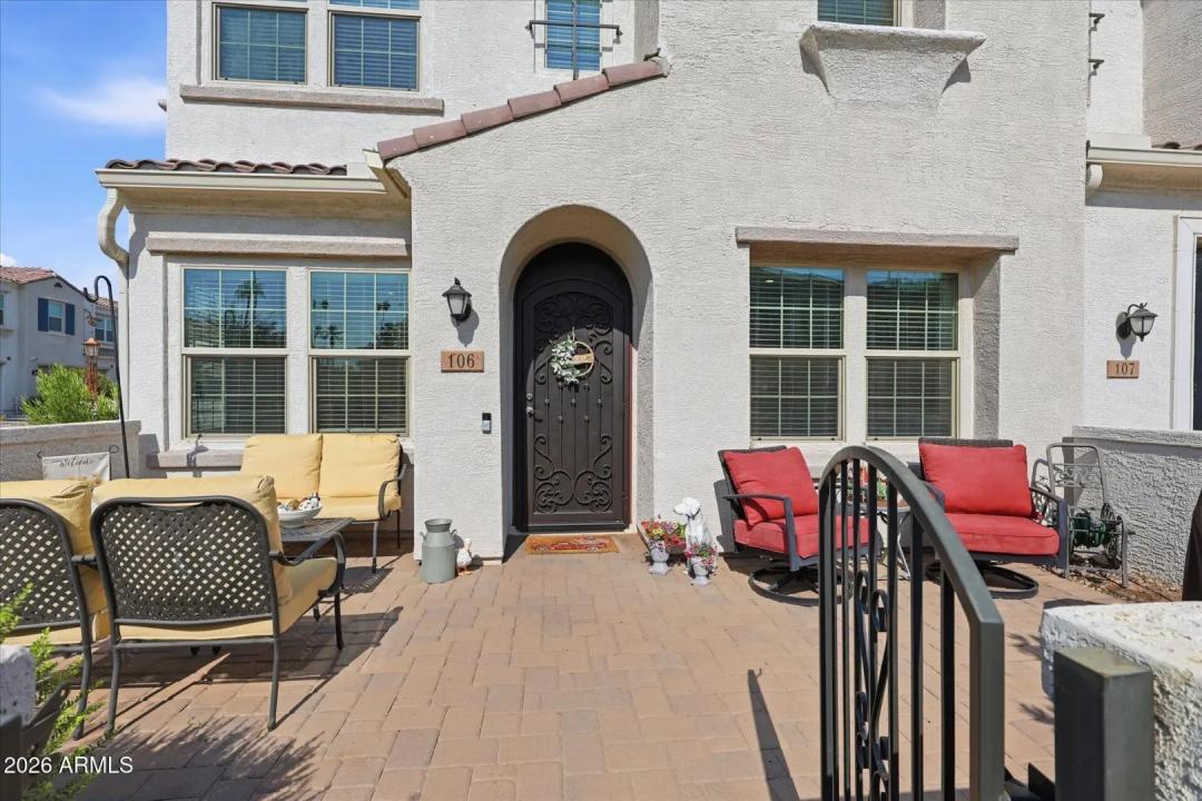 Real Estate Picture 3
