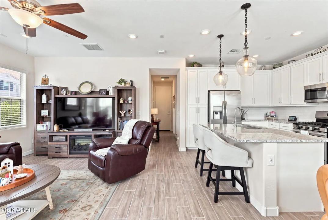 Real Estate Picture 8