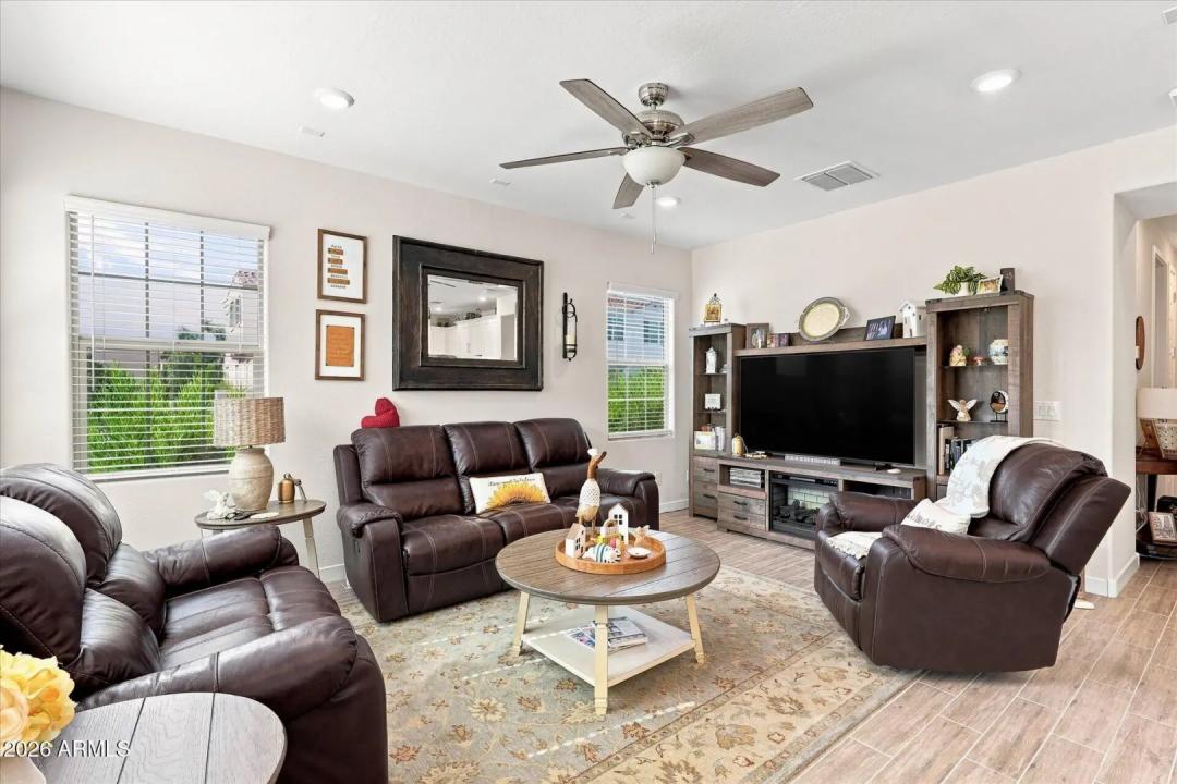 Real Estate Picture 9