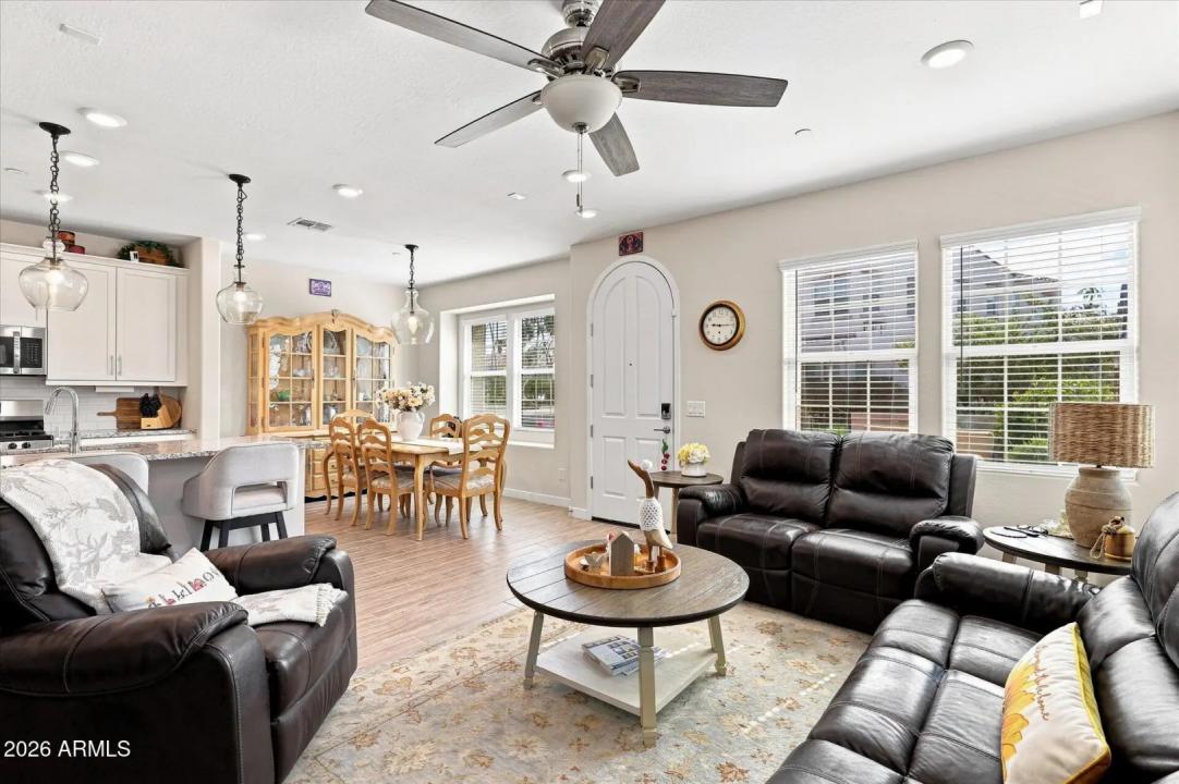 Real Estate Picture 11
