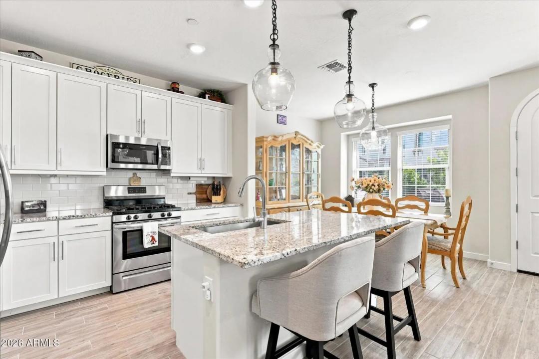 Real Estate Picture 14