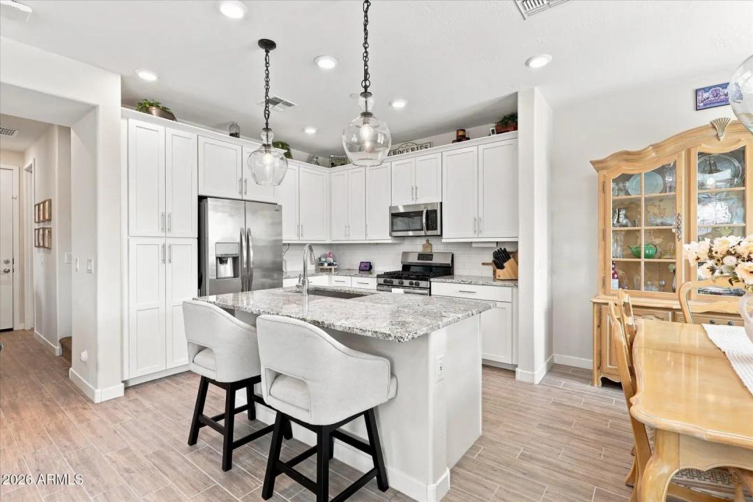 Real Estate Picture 15