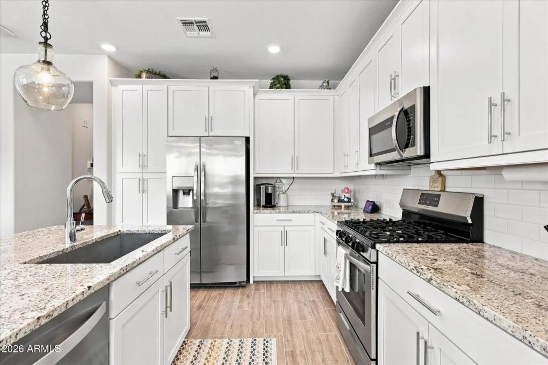 Real Estate Picture 17