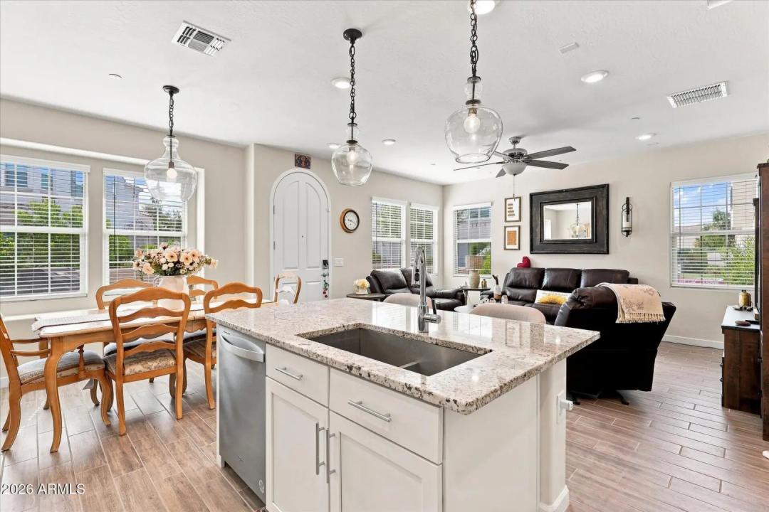 Real Estate Picture 19