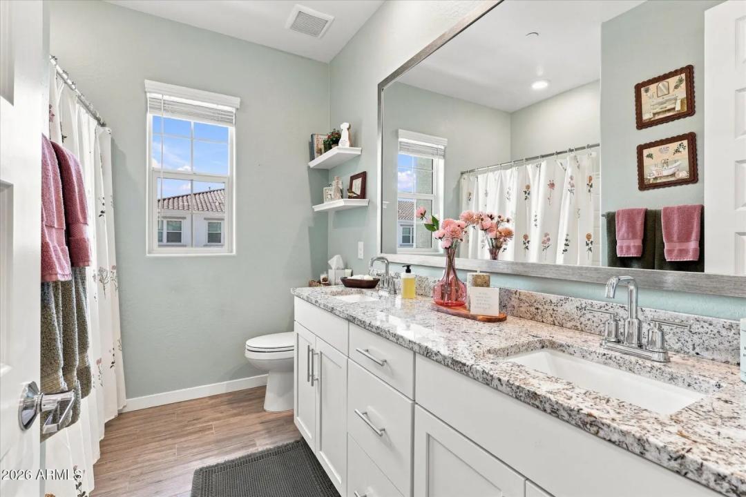 Real Estate Picture 32