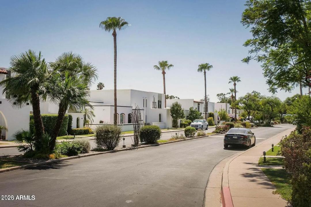 Real Estate Picture 50