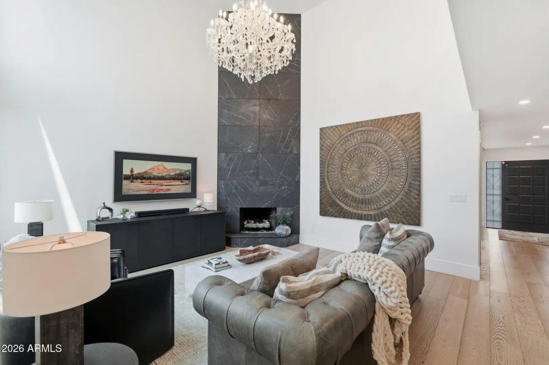 Real Estate Picture 4