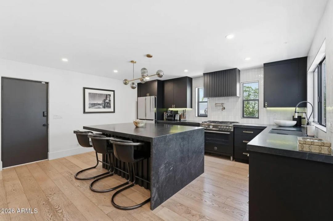 Real Estate Picture 8