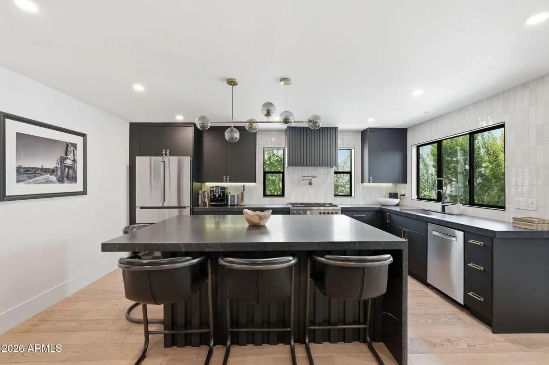 Real Estate Picture 9