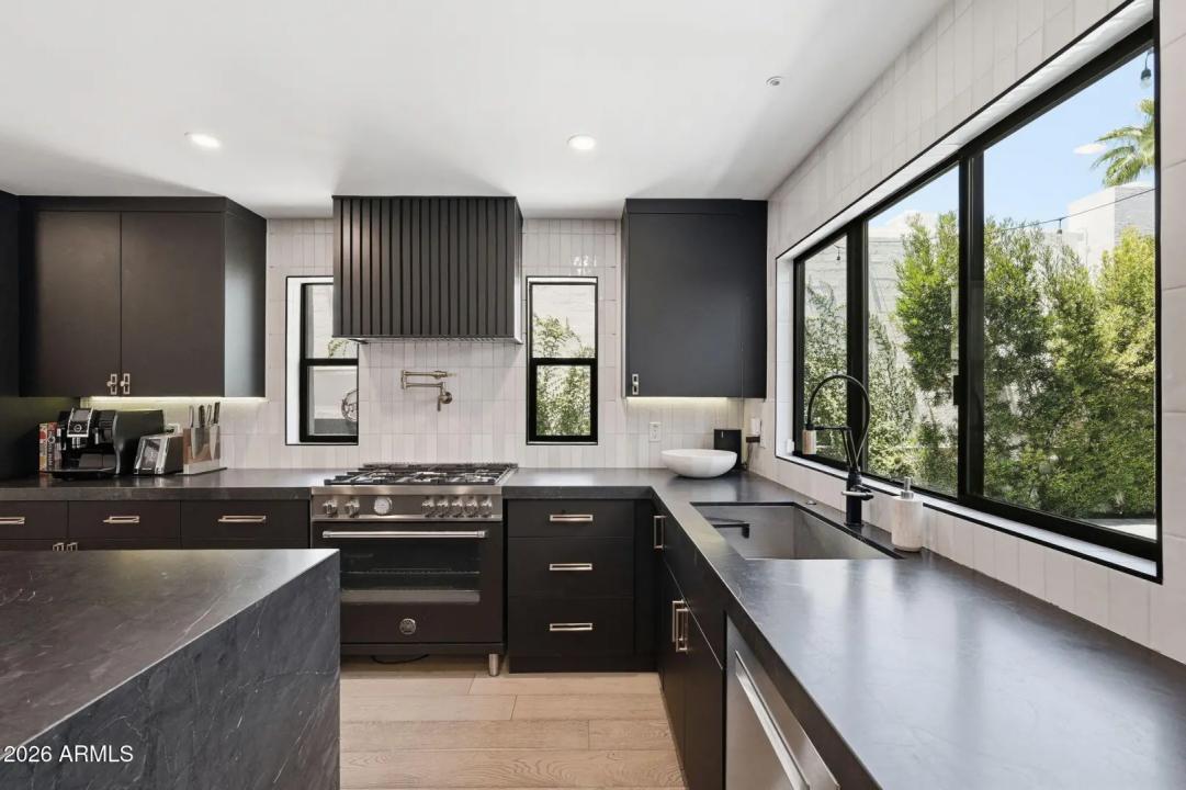 Real Estate Picture 12