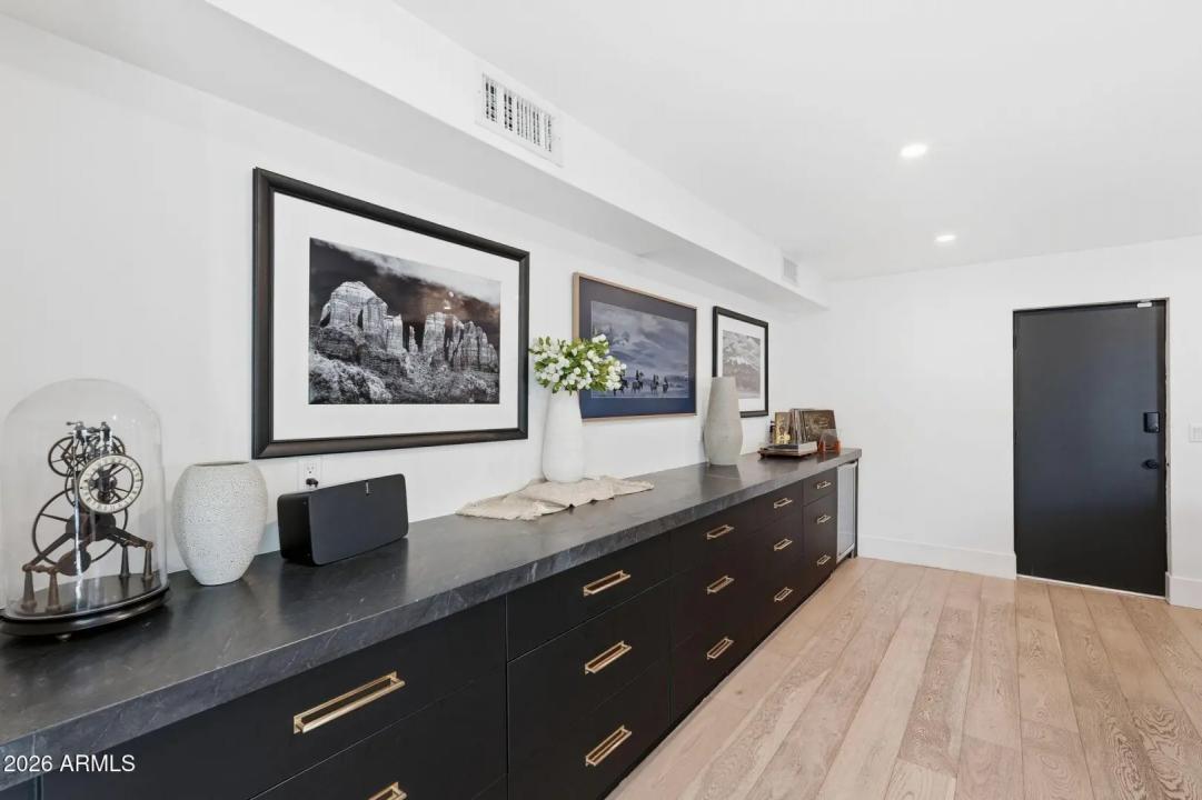 Real Estate Picture 14