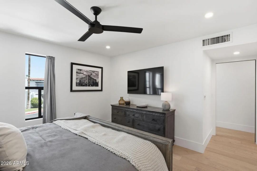 Real Estate Picture 33
