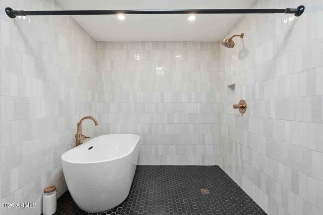 Real Estate Picture 35