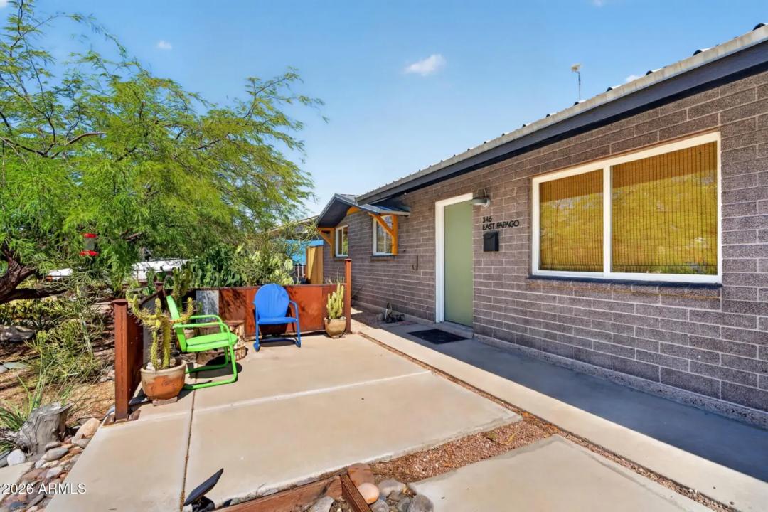 Real Estate Picture 4