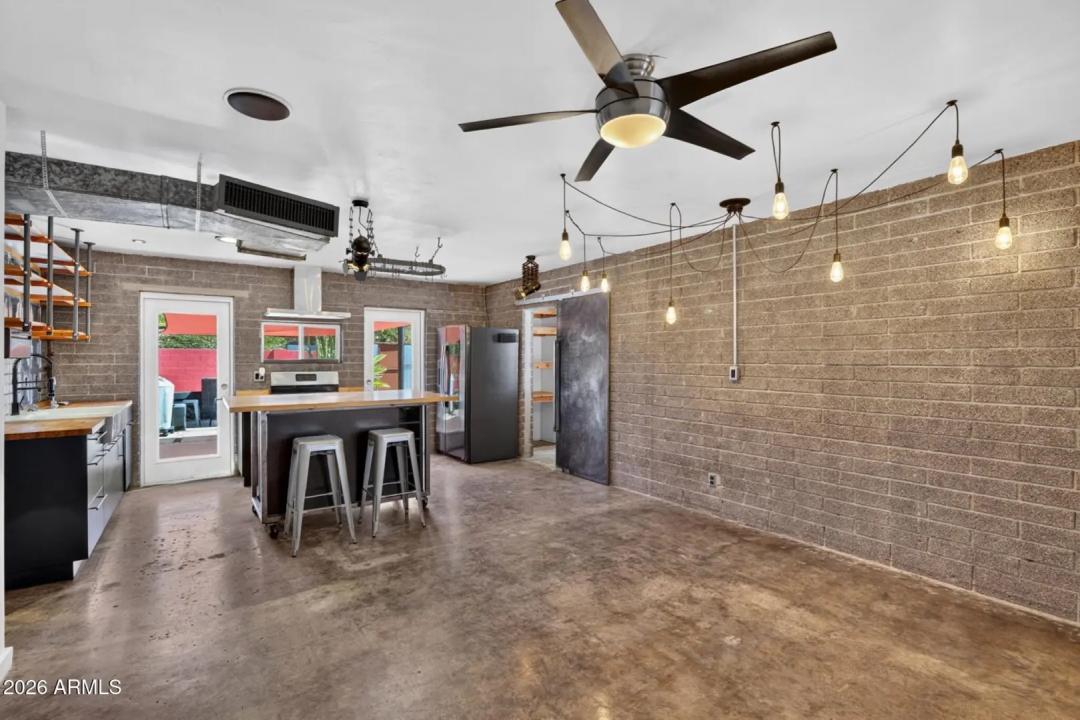 Real Estate Picture 5
